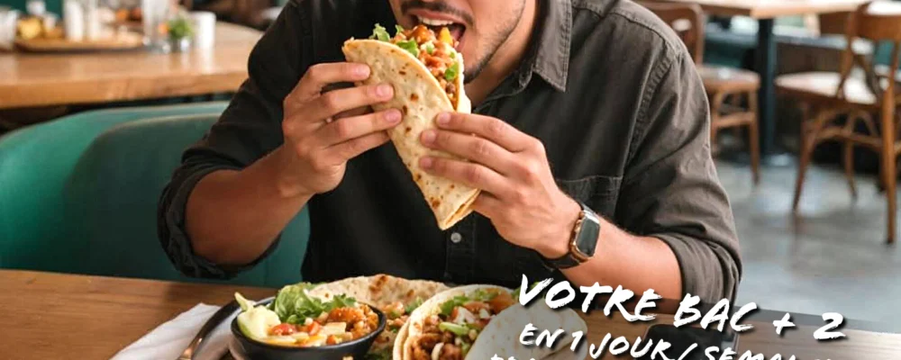 Client d'un établissement de restauration rapide en train de manger avec appétit