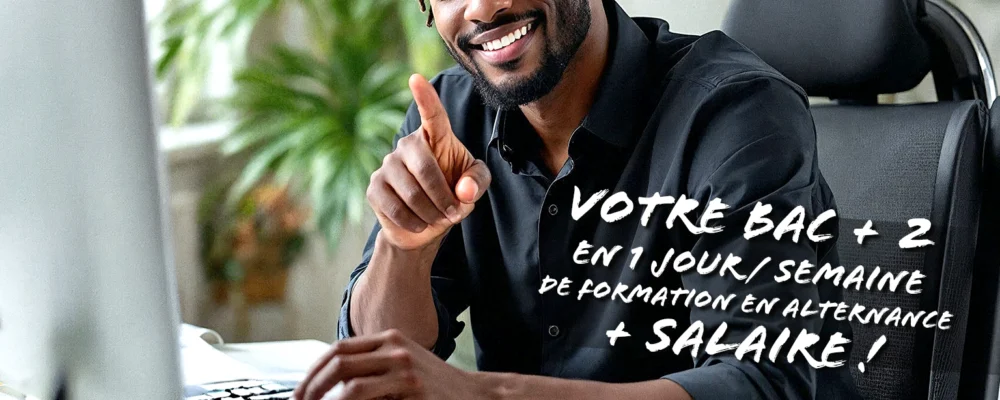 Jeune assistant comptable polyvalent travaillant en alternance dans un service comptable