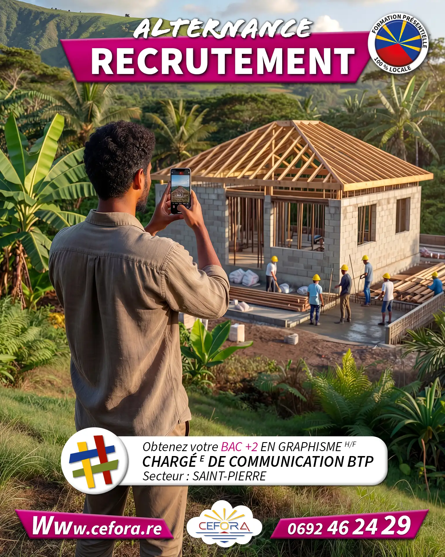 Jeune chargé de communication travaillant en alternance pour obtenir son BAC +2 Graphiste. Il photographie un chantier avec son smartphone pour communiquer sur les réseaux sociaux
