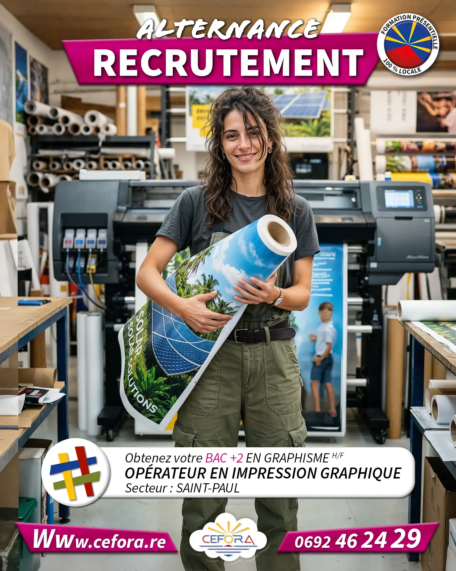Visuel représentant une technicienne opératrice travaillant en alternance dans une imprimerie pour valider son titre professionnel graphiste